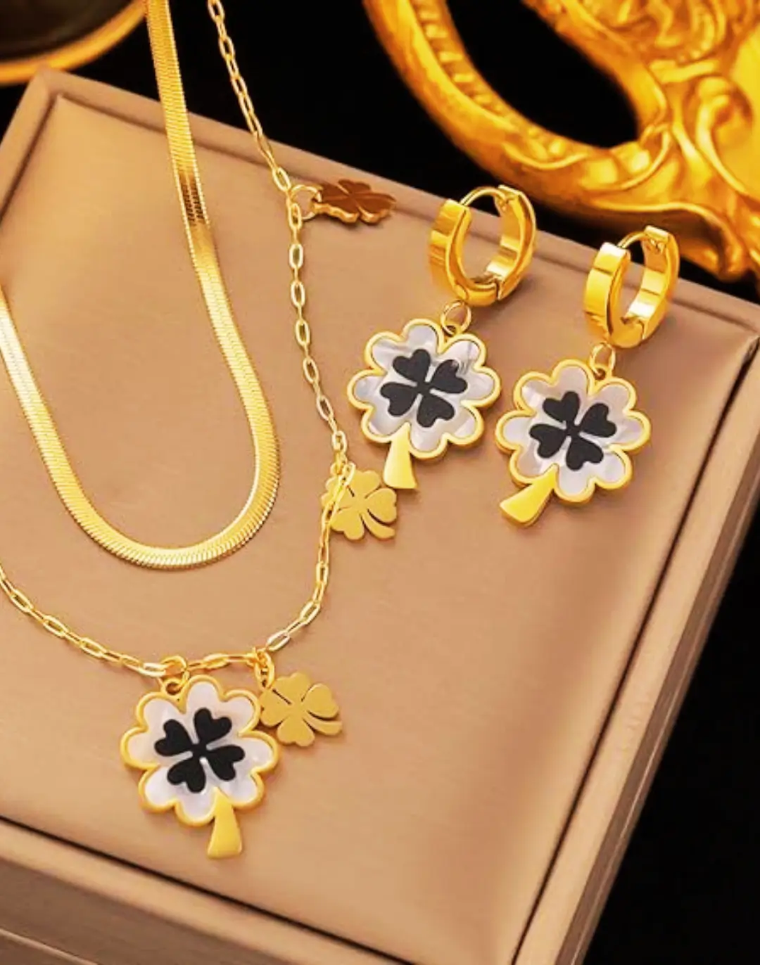 Conjunto Colar e Brincos em Aço Inoxidável - Trevo