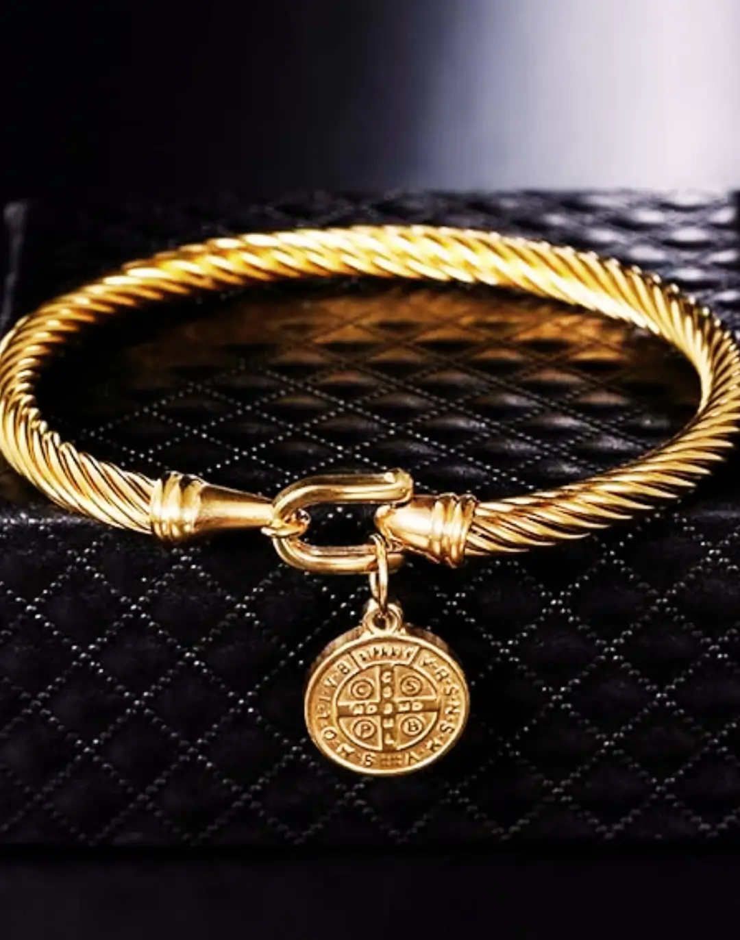 Pulseira Feminina com Medalha de São Bento