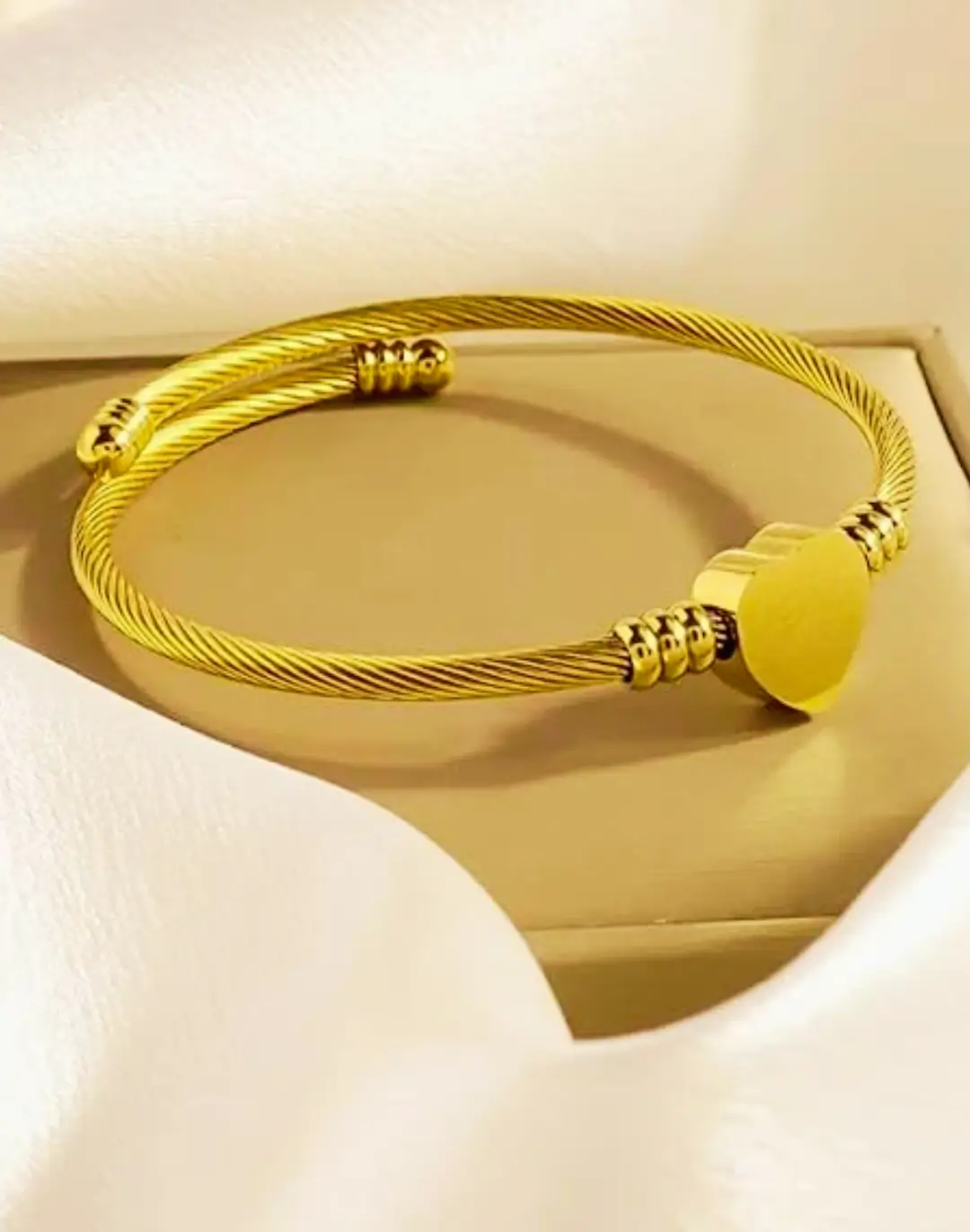 Pulseira Dourada Ajustável Estilo Coração em Aço Inox
