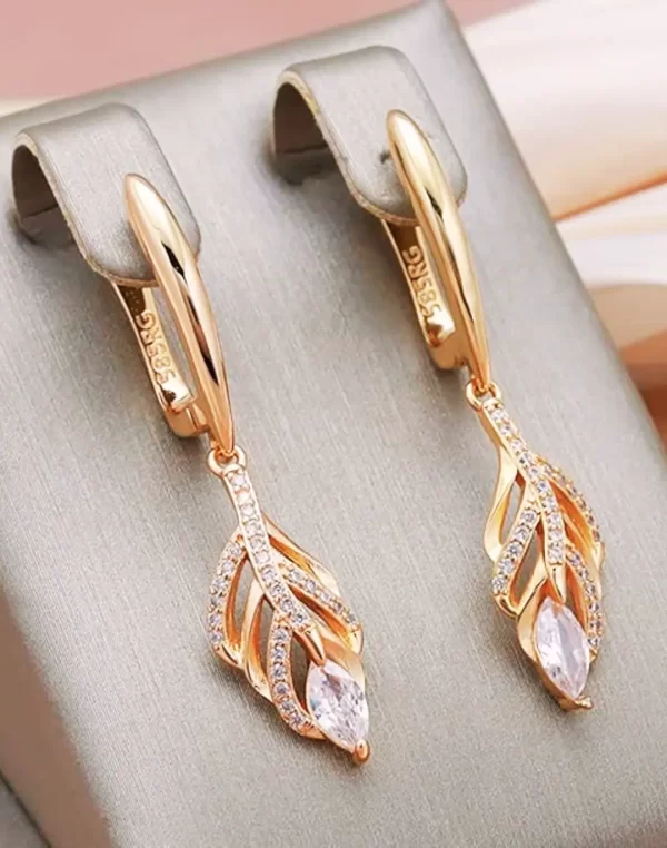 Brinco Feminino Banhado a Ouro 14K Diamond Leaf com Zircônias Naturais