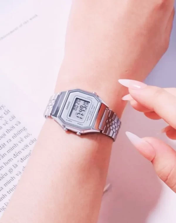 Relógio Feminino Digital Casio Vintage LA680WA-7DF