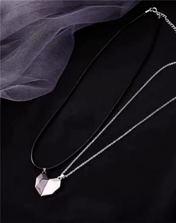 Colar Casal Coração Preto e Prata Magnético